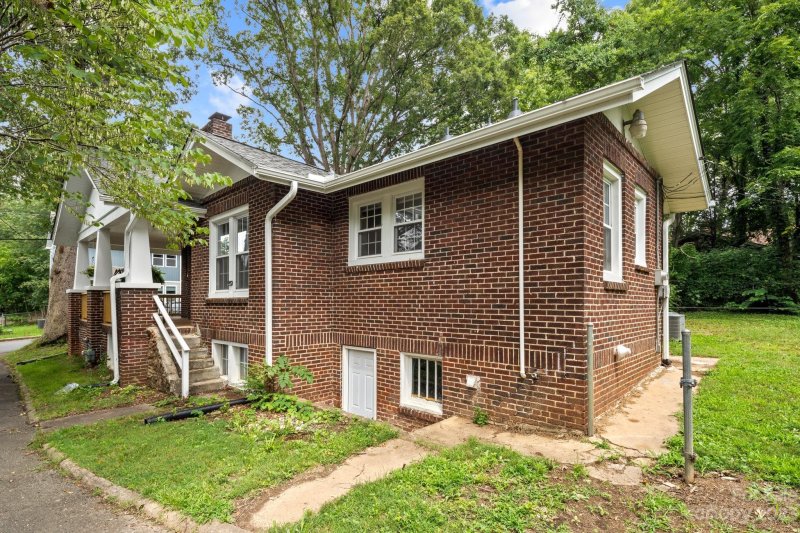 Property image 2 at 89 Winston Avenue, Asheville, NC 28803