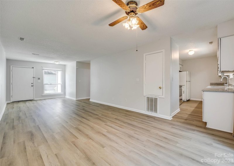 Property image 3 at 5216 Farm Pond Lane, Charlotte, NC 28212