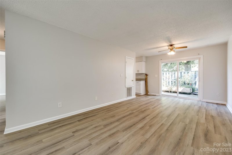 Property image 4 at 5216 Farm Pond Lane, Charlotte, NC 28212