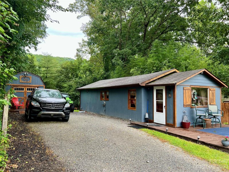 Property image 2 at 2609 Rolfe Street, Hendersonville, NC 28791