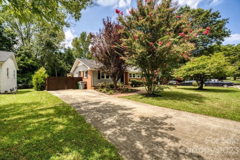 Property image 2 at 2339 Birchcrest Drive, Charlotte, NC 28205