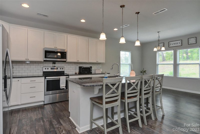 Property image 3 at 7601 Denbur Drive, Charlotte, NC 28215