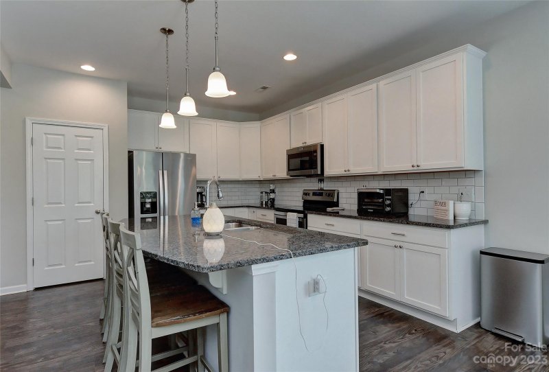 Property image 5 at 7601 Denbur Drive, Charlotte, NC 28215