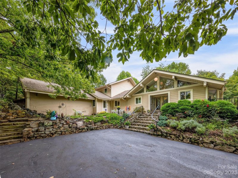 47 Chestnut Ridge Road