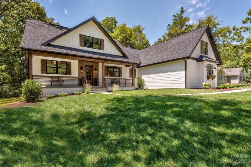 Property image 2 at 1605 Breezewood Drive, Charlotte, NC 28262