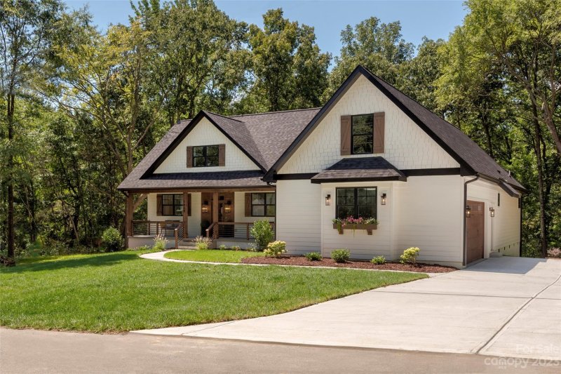 Property image 3 at 1605 Breezewood Drive, Charlotte, NC 28262