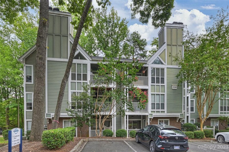 Property image 2 at 2510 Cranbrook Lane, Charlotte, NC 28207
