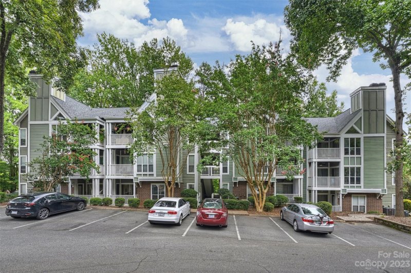 Property image 4 at 2510 Cranbrook Lane, Charlotte, NC 28207