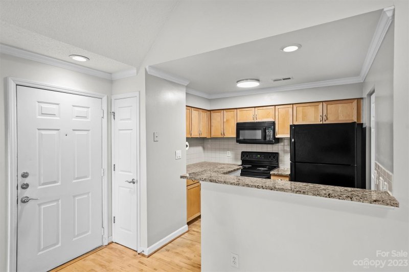 Property image 5 at 2510 Cranbrook Lane, Charlotte, NC 28207