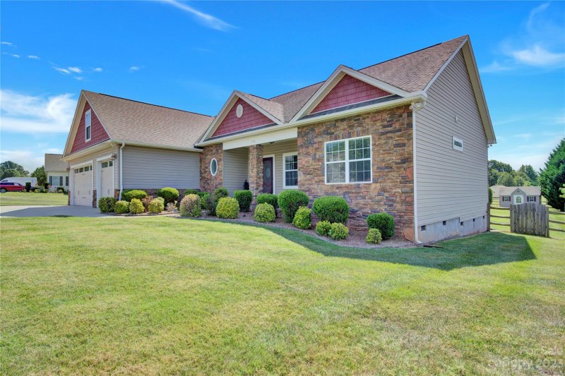 Property image 2 at 172 Wheatfield Drive, Statesville, NC 28677