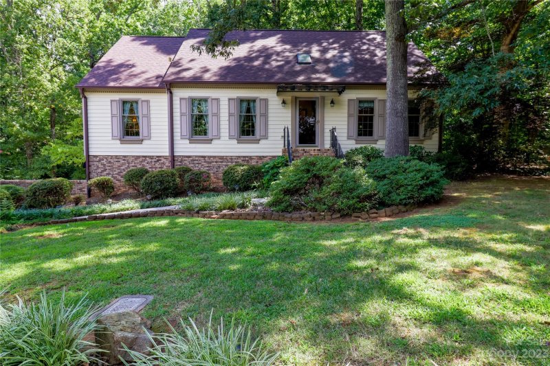 Property image 2 at 7017 Toby Court, Charlotte, NC 28213