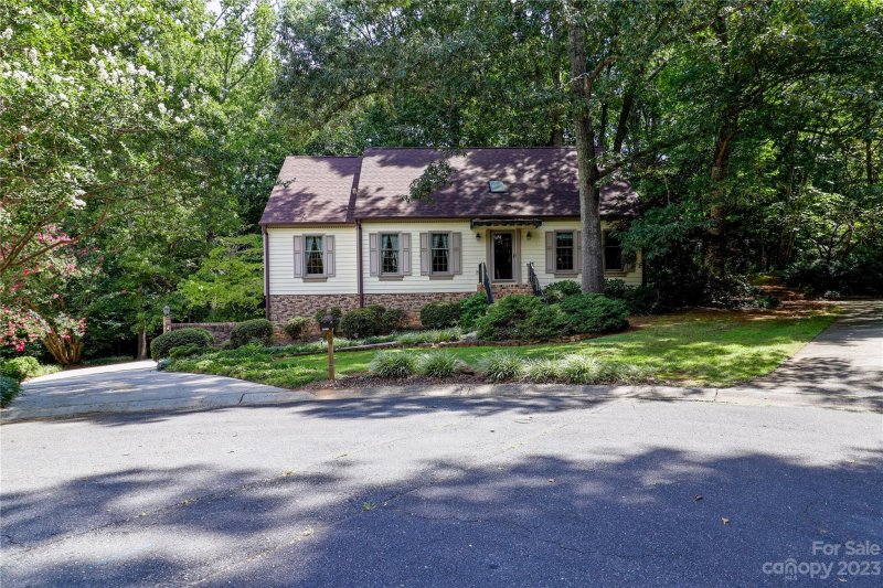 Property image 3 at 7017 Toby Court, Charlotte, NC 28213