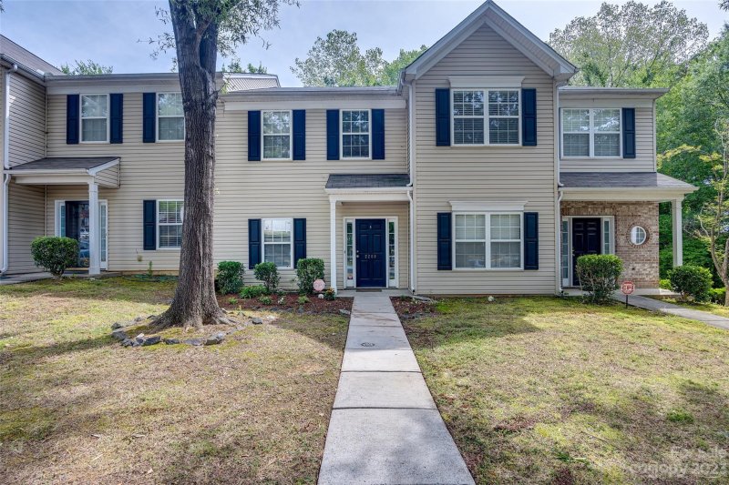 2208 Winthrop Chase Drive