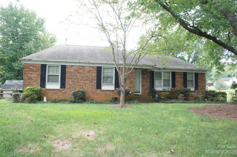 Property image 2 at 2200 Helen Drive, Gastonia, NC 28054