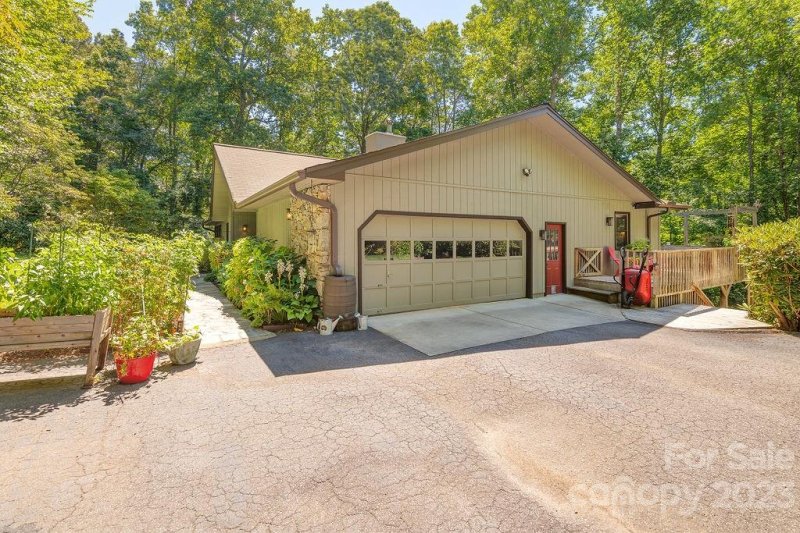 Property image 3 at 18 Brandywine Lane, Asheville, NC 28805