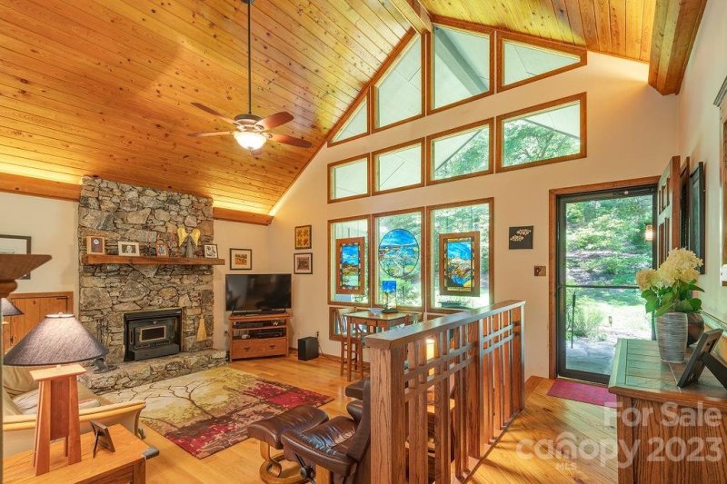 Property image 5 at 18 Brandywine Lane, Asheville, NC 28805