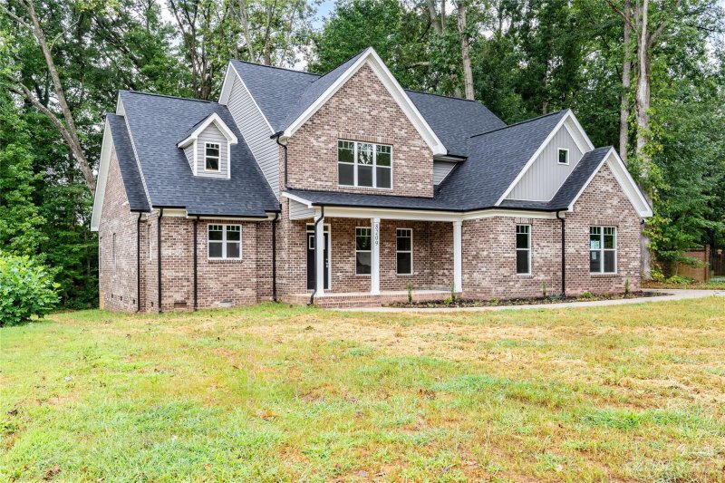 Property image 2 at 8209 Bella Vista Court, Charlotte, NC 28216