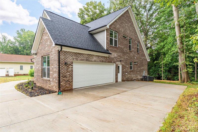 Property image 4 at 8209 Bella Vista Court, Charlotte, NC 28216