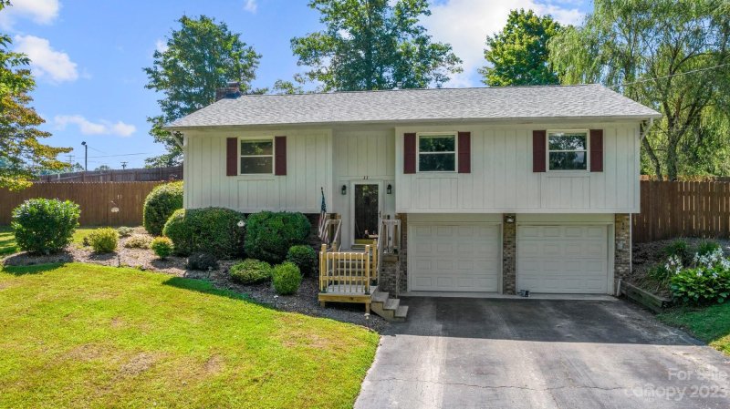 Property image 2 at 33 Riannon Lane, Hendersonville, NC 28791