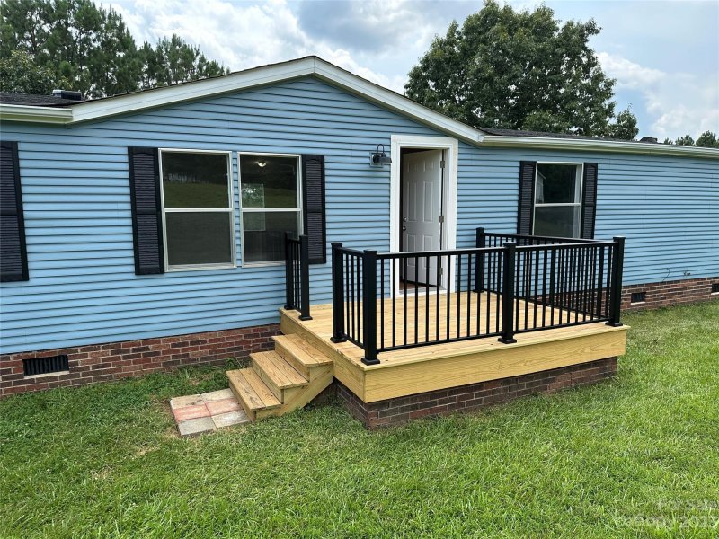 Property image 2 at 5426 Pembrooke Drive, Granite Falls, NC 28630