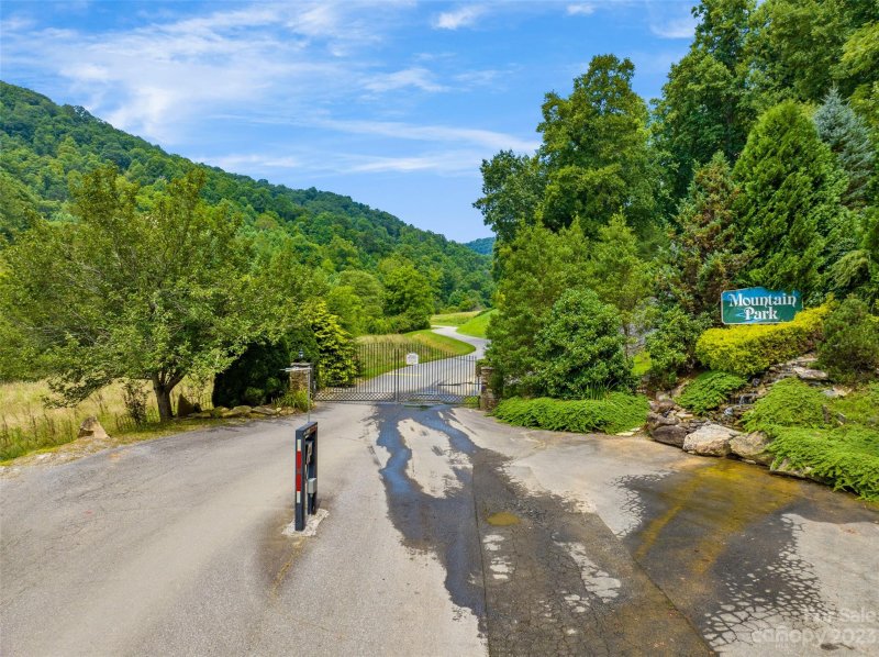 Property image 2 at 370 Cabin Creek Trail, Mars Hill, NC 28754