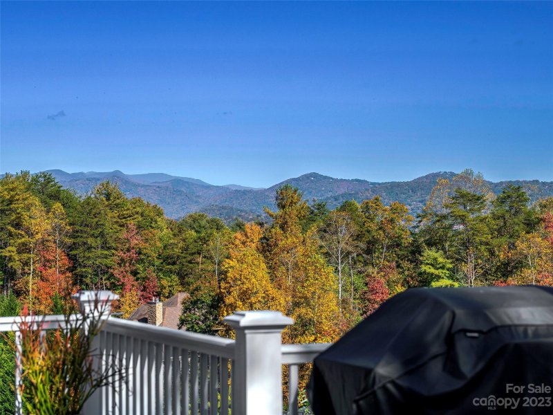 Property image 2 at 27 Acadia Drive, Asheville, NC 28806