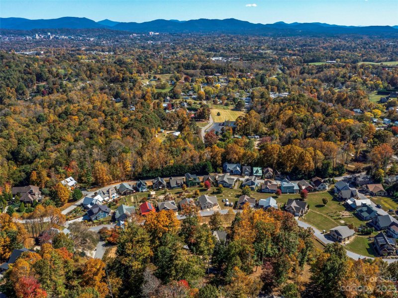 Property image 3 at 27 Acadia Drive, Asheville, NC 28806