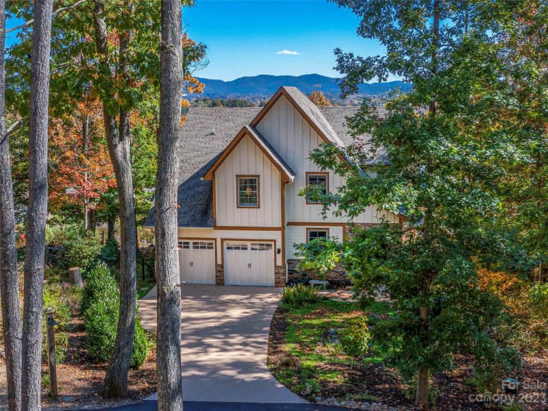 Property image 4 at 27 Acadia Drive, Asheville, NC 28806