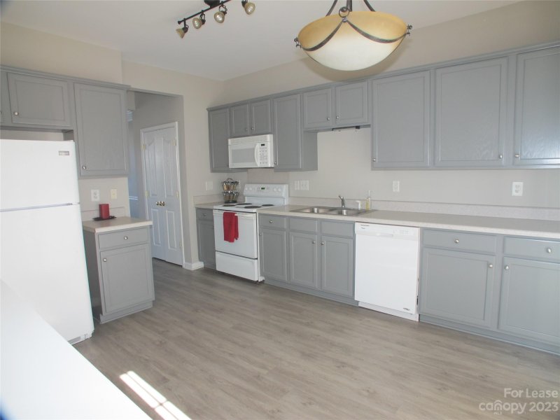 Property image 2 at 7525 Bluff Point Lane, Denver, NC 28037