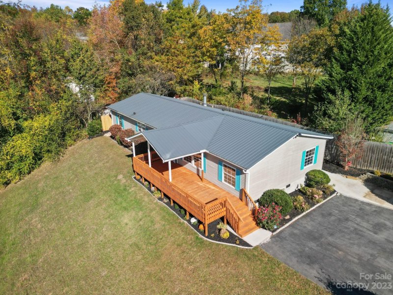 Property image 3 at 301 Camelia Lane, Asheville, NC 28806