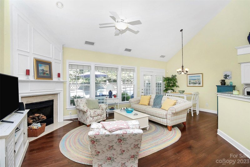 Property image 3 at 336 Robinlynn Road, Matthews, NC 28105