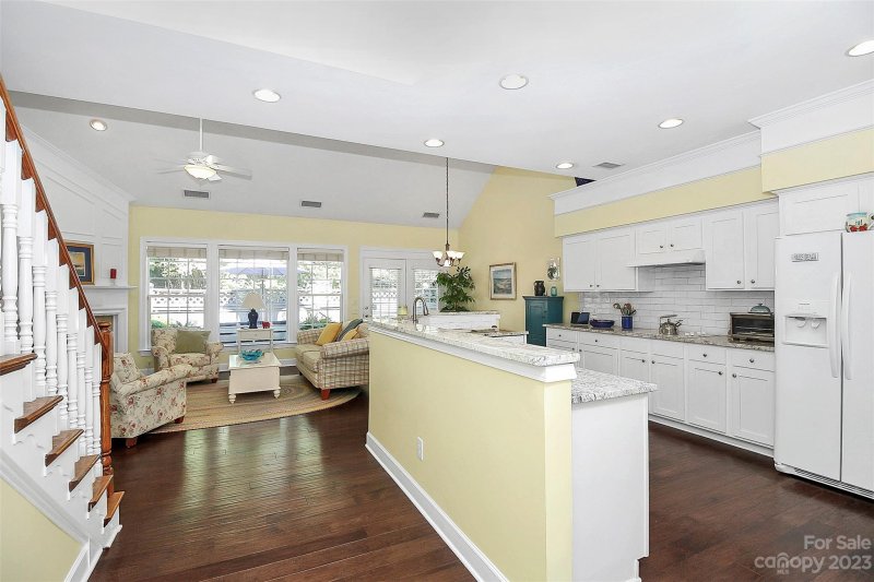 Property image 5 at 336 Robinlynn Road, Matthews, NC 28105