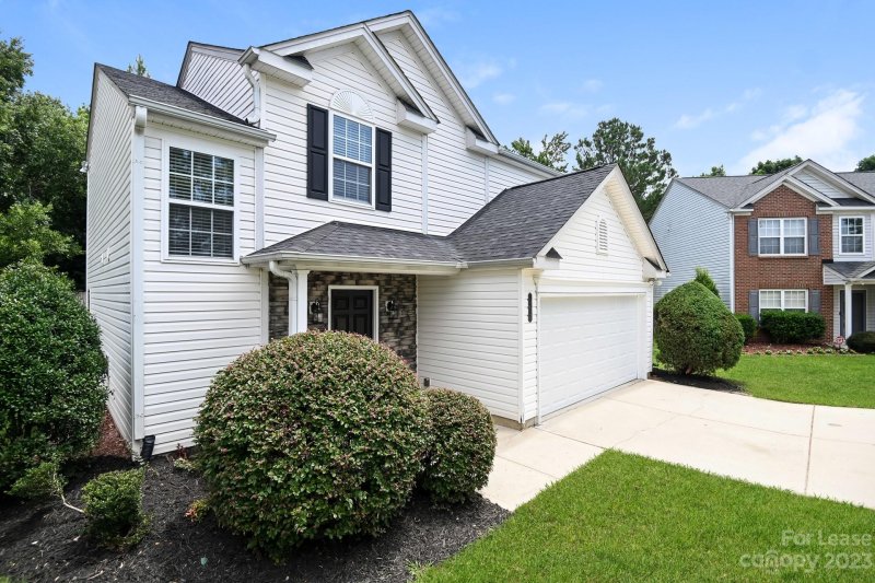 Property image 2 at 10626 Pickerel Lane, Charlotte, NC 28213