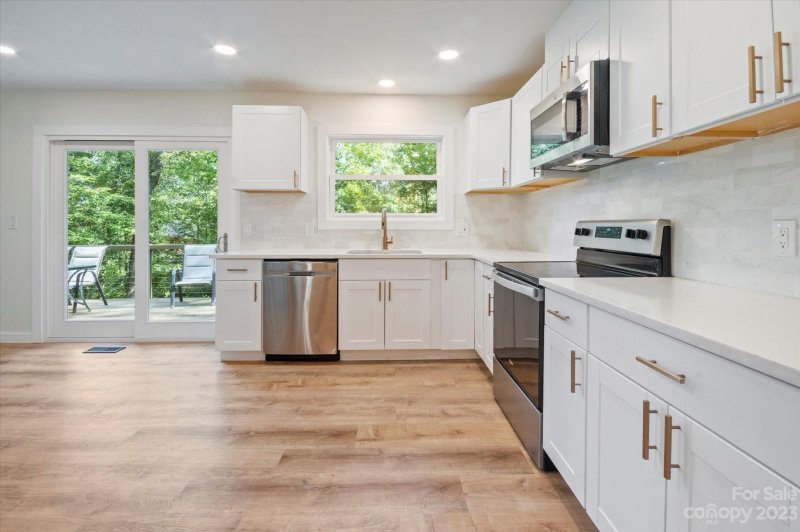 Property image 3 at 3005 Chestnut Tree Road, Hendersonville, NC 28792