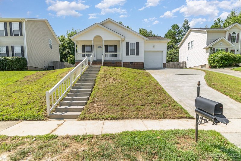 Property image 3 at 6223 Dumont Lane, Charlotte, NC 28269