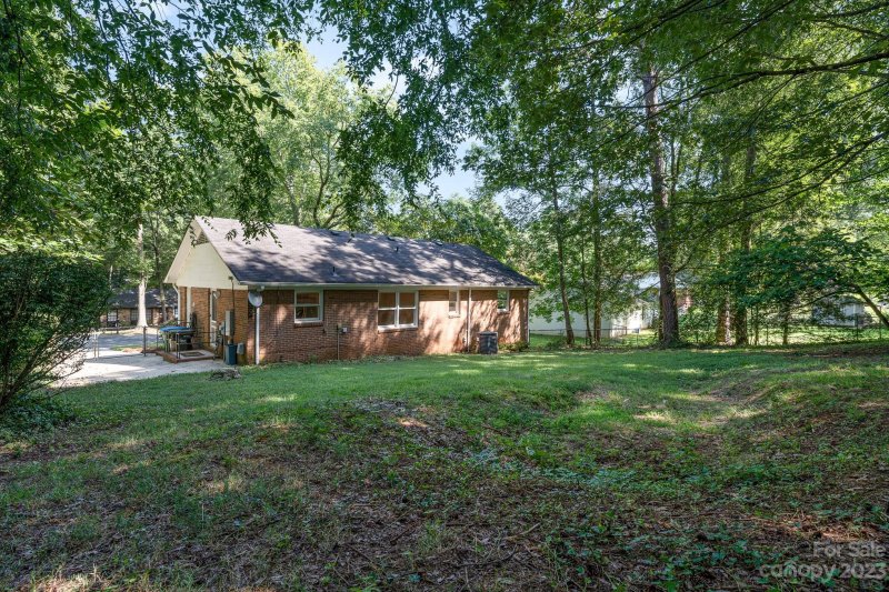 Property image 4 at 213 Clearbrook Road, Matthews, NC 28105