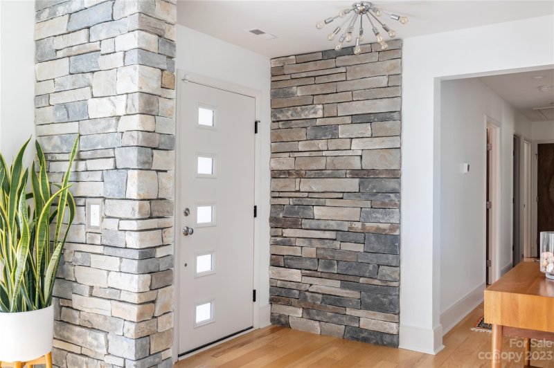 Property image 3 at 3210 Driftwood Drive, Charlotte, NC 28205