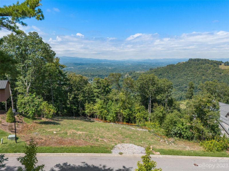 Property image 3 at 112 Summit Tower Circle, Asheville, NC 28804
