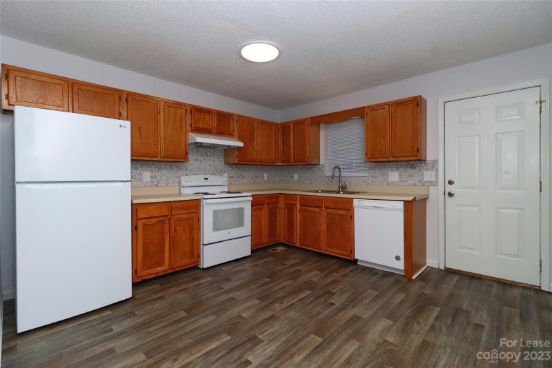 Property image 2 at 5412 Wrenn Drive, Denver, NC 28037