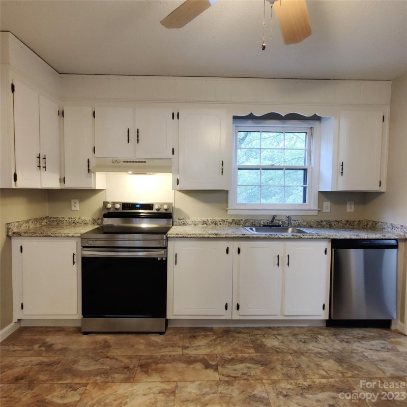 Property image 3 at 500 Deer Creek Drive, Matthews, NC 28105