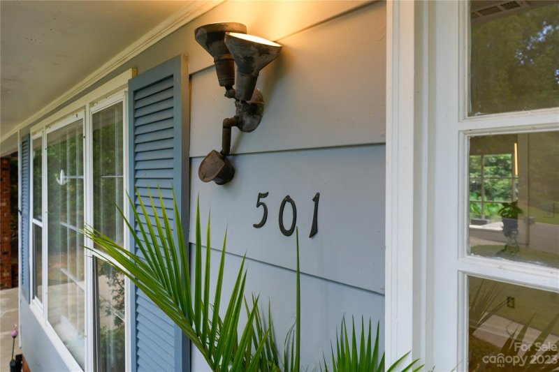 Property image 2 at 501 Vinecrest Drive, Matthews, NC 28105