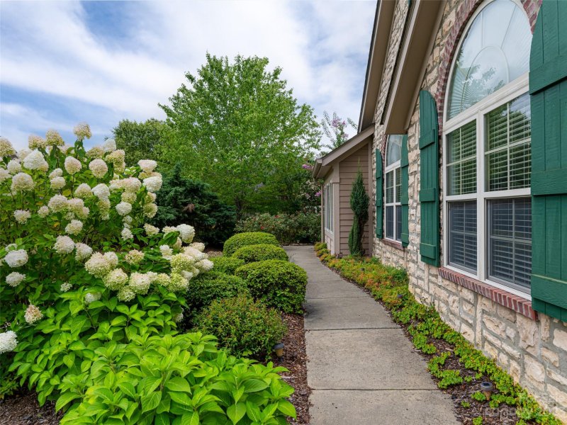 Property image 4 at 35 Mountain Meadow Circle, Weaverville, NC 28787