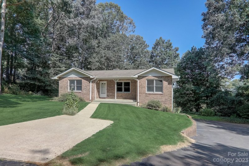 Property image 2 at 24 Apple Creek Lane, Hendersonville, NC 28792