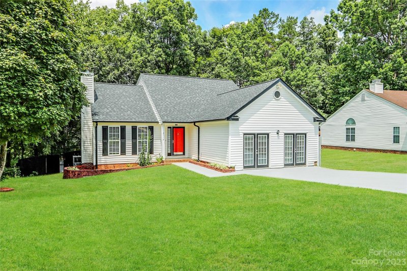 Property image 2 at 2112 Sloan Drive, Charlotte, NC 28208