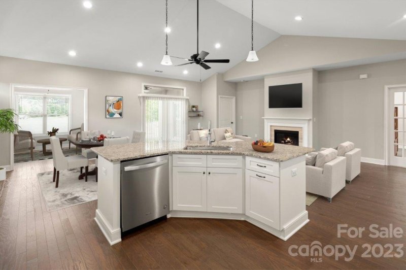 Property image 3 at 835 C Wynnshire Drive, Hickory, NC 28601