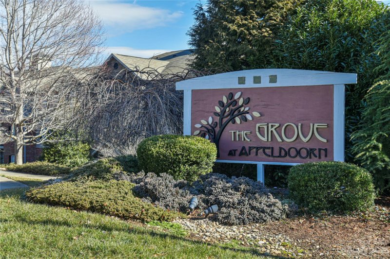 214 Appeldoorn Circle