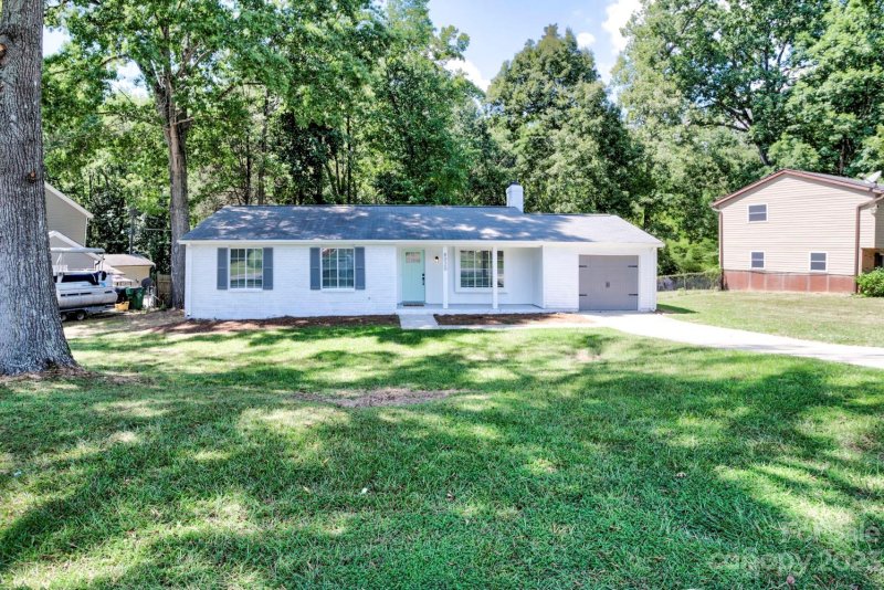 Property image 2 at 8020 Ivy Hollow Drive, Charlotte, NC 28227