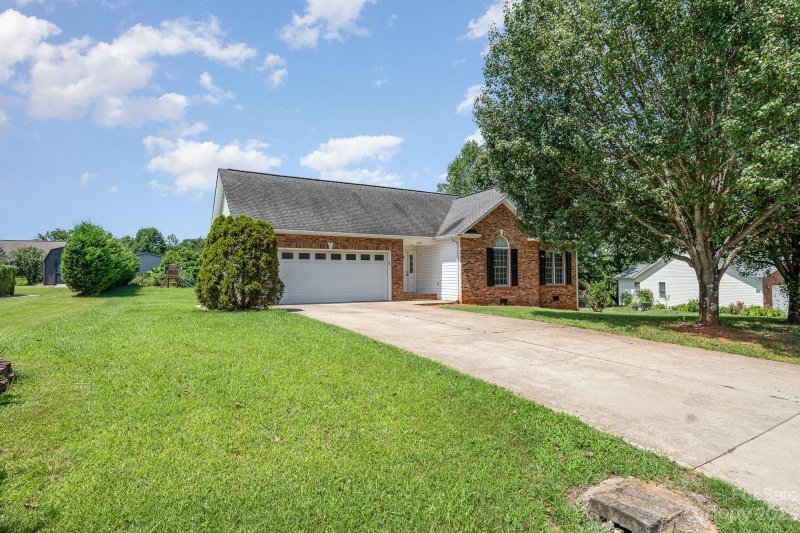 Property image 2 at 5079 Mill Pond Drive, Conover, NC 28613