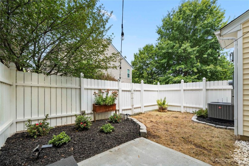 Property image 4 at 13703 Singleleaf Lane, Charlotte, NC 28278