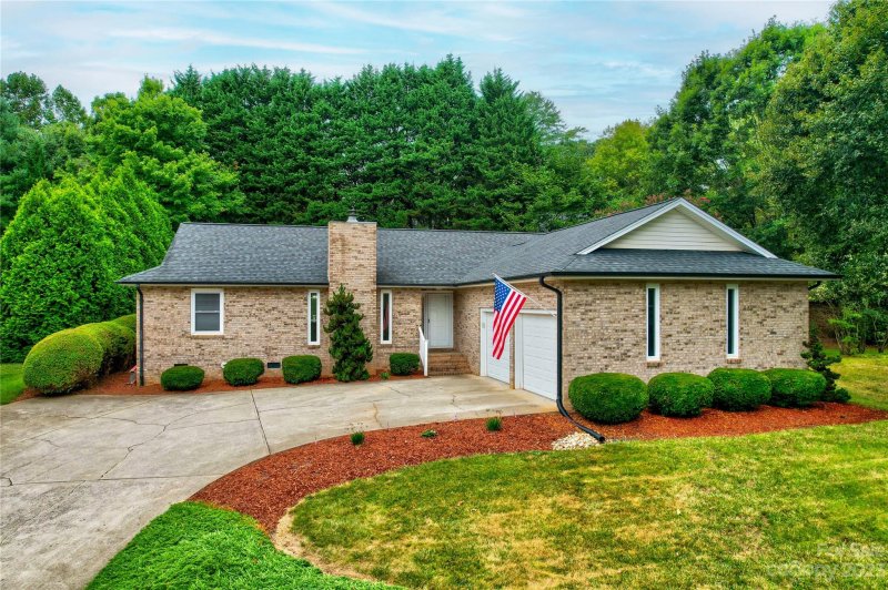 1734 7th Street Lane